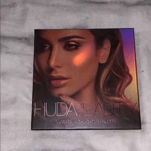 Huda Beauty Highlighter Palette